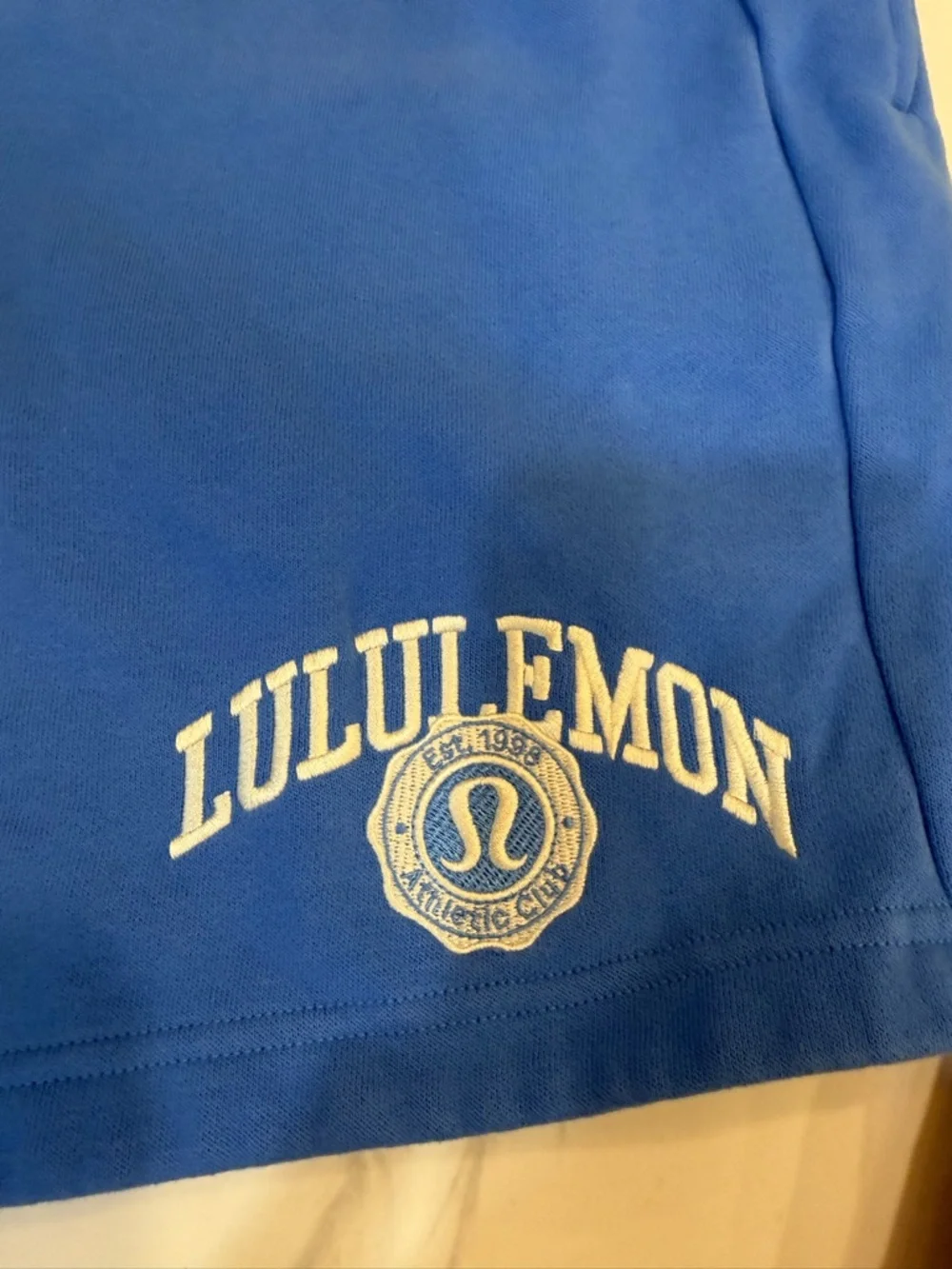 lululemon athletica Women's Scuba Mid-Rise Oversized Short 7" pool party size M - Picture 9 of 12